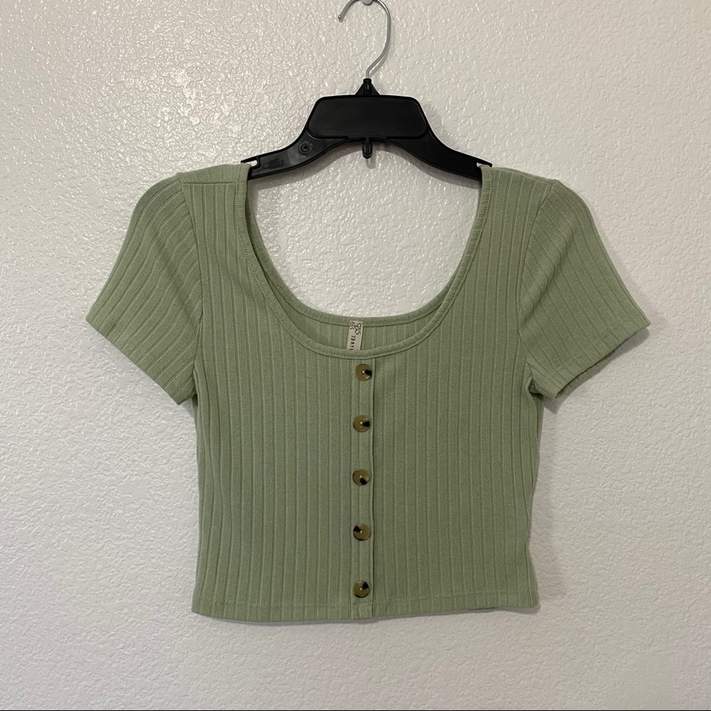 Light green crop top w/ button design